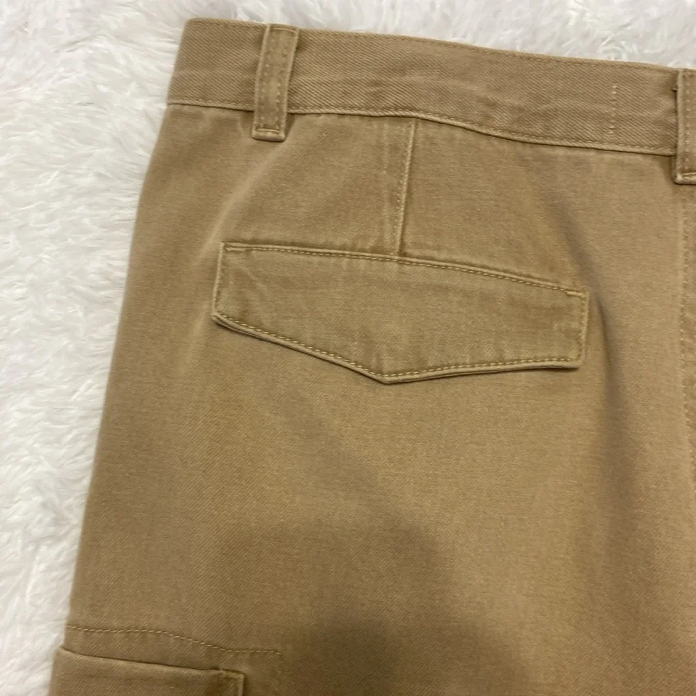 COS color tan